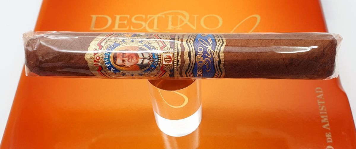 Arturo Fuente Destino al Siglo de Amistad